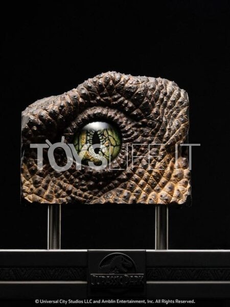 Elite Creature Collectibles Jurassic Park Velociraptor Eye 1:1 Replica