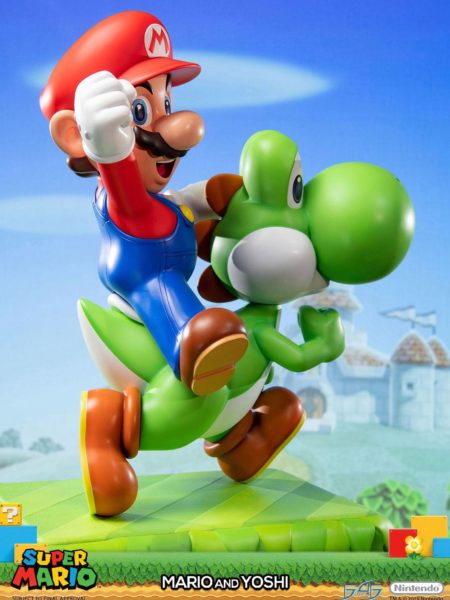 First4Figures Super Mario Mario and Yoshi Statue 48 Cm