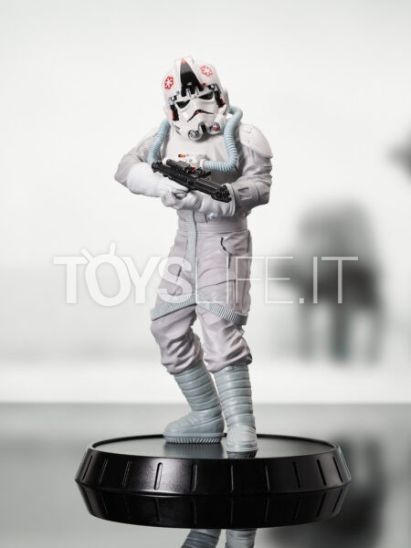 Gentle Giant Star Wars The Empire Strikes Back AT-AT Pilot 1:6 Milestones Statue