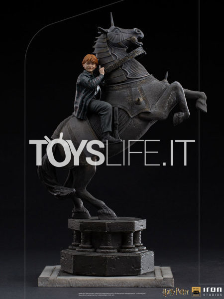 Iron Studios Harry Potter Ron Weasley at the Wizard Chess 1:10 Deluxe Statue