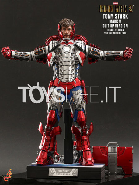 Hot Toys Iron Man 2 Tony Stark Mark V Suit Up Version 1:6 Deluxe Figure