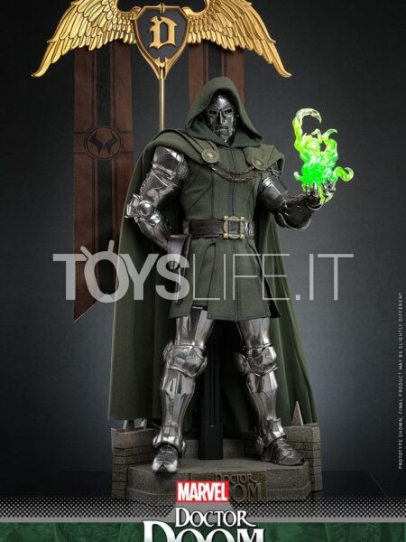 Hot Toys Marvel Comics Doctor Doom 1/6 Figure