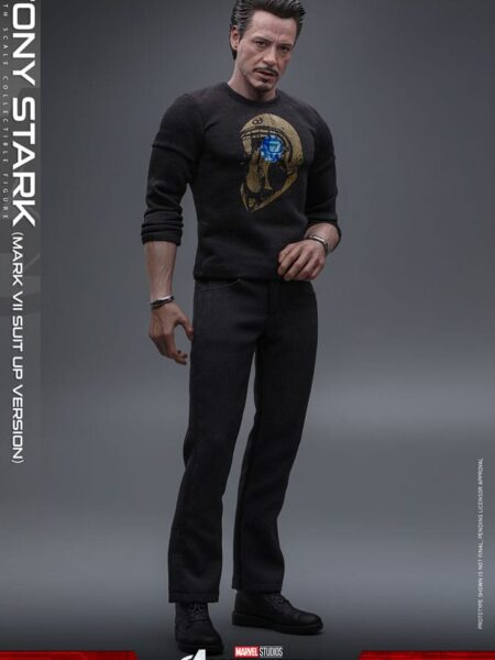 Hot Toys Marvel The Avengers Tony Stark Mark VII Suit-Up Version 1:6 Figure