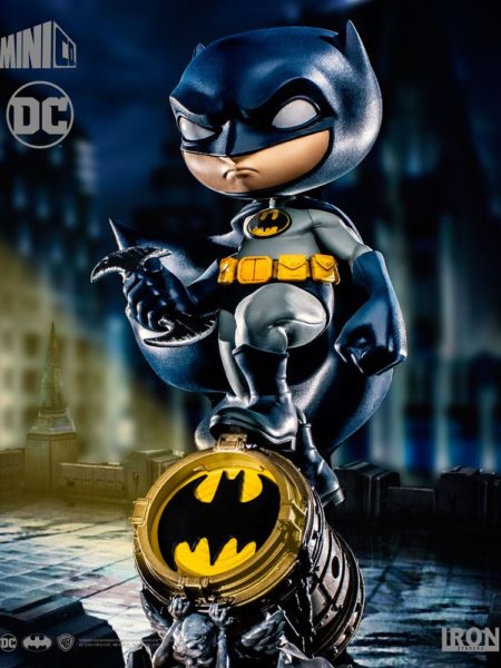 Iron Studios DC Batman On Batsignal Mini Co Pvc Figure