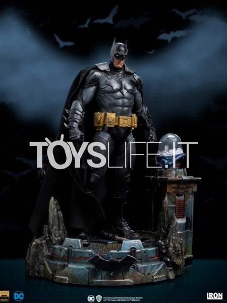 Iron Studios DC Comics Batman Unleashed 1:10 Deluxe Statue