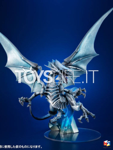 Megahouse Yu-Gi-Oh! Blue Eyes White Dragon Holographic Edition Duel Monsters Art Works Monsters Pvc Statue