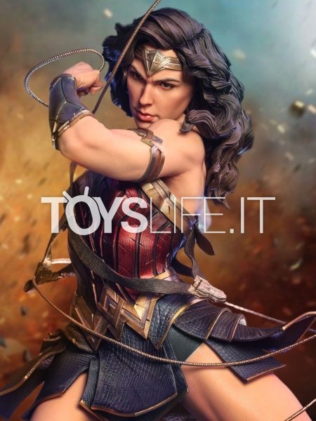 Queen Studios DC Wonder Woman 1:4 Statue Bonus Version