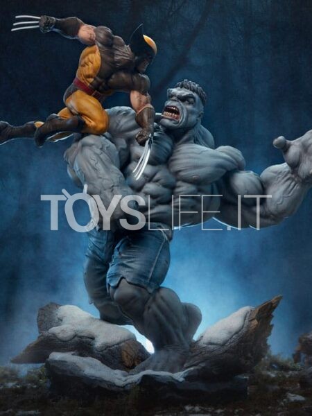 Sideshow Marvel Comics Grey Hulk vs Wolverine Maquette